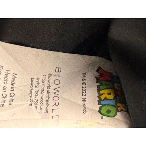 Super Mario Bros Trifold Wallet - Picture 7 of 7